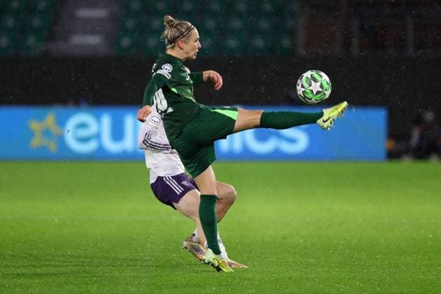 VfL vs Manchester, CL Women Wolfsburg, 19 11 2025, FOOTBALL VfL Wolfsburg vs Manchester United, Champions League Women, Season 2025 26 Svenja Huth VfL Wolfsburg Wolfsburg
