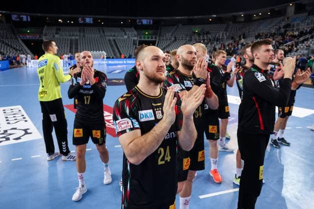 HC Zagreb v SC Magdeburg - EHF Champions League ZAGREB, CROATIA - NOVEMBER 19: Players of SC Magdeburg greet fans after the EHF Champions League match between HC Zagreb and SC Magdeburg at Arena Zagreb on November 19, 2025 in Zagreb, Croatia.  Igorxkralj PIXSELL
