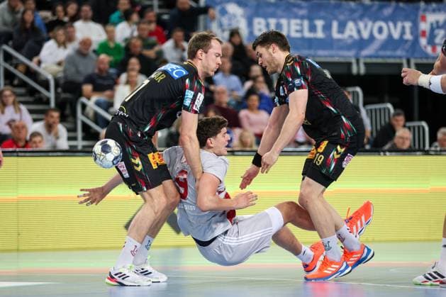 HC Zagreb v SC Magdeburg - EHF Champions League ZAGREB, CROATIA - NOVEMBER 19: Felix Claar and Elvar Orn Jonsson of SC Magdeburg stop Luka Lovre Klarica of HC Zagreb during the EHF Champions League match between HC Zagreb and SC Magdeburg at Arena Zagreb on November 19, 2025 in Zagreb, Croatia.  Igorxkralj PIXSELL
