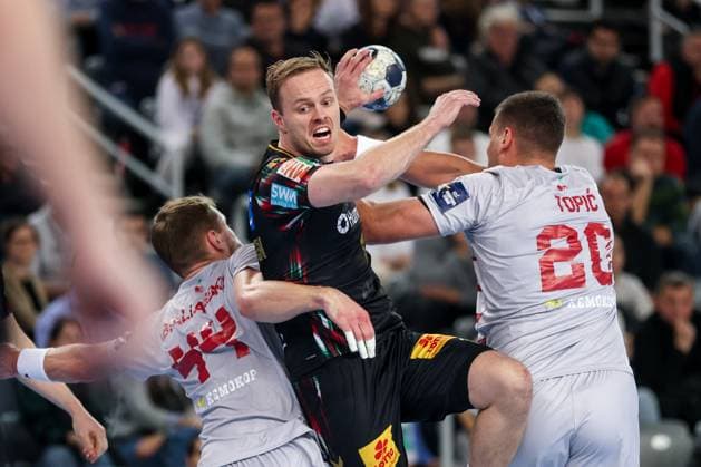 Sport Bilder des Tages HC Zagreb v SC Magdeburg - EHF Champions League ZAGREB, CROATIA - NOVEMBER 19: Omar Ingi Magnusson of SC Magdeburg in action during the EHF Champions League match between HC Zagreb and SC Magdeburg at Arena Zagreb on November 19, 2025 in Zagreb, Croatia.  Igorxkralj PIXSELL