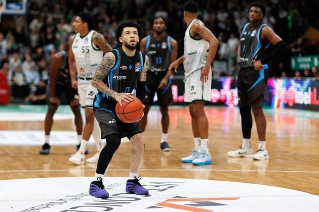 Tavian Dunn Martin Science City Jena with ball, Vet Concept Gladiators Trier vs Science City Jena, Basketball, easyCredit BBL, Matchday 8, Season 2025 2026, 19 11 2025 Vet Concept Gladiators Trier vs Science City Jena, Basketball, easyCredit BBL, Matchday 8, Season 2025 2026, 19 11 2025 Copyright: xEibner-Pressefoto AlexanderxNeisx EP_ANS