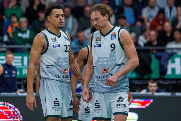 Nolan Adekunle Gladiators Trier and Marco Hollersbacher Gladiators Trier disappointed, Vet Concept Gladiators Trier vs Science City Jena, Basketball, easyCredit BBL, Matchday 8, Season 2025 2026, 19 11 2025 Vet Concept Gladiators Trier vs Science City Jena, Basketball, easyCredit BBL, Matchday 8, Season 2025 2026, 19 11 2025 Copyright: xEibner-Pressefoto AlexanderxNeisx EP_ANS