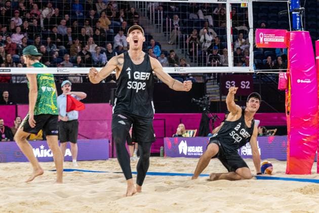 Sport Bilder des Tages RECORD DATE NOT STATED ADELAIDE, AUSTRALIA - NOVEMBER 19: Lukas Pfretzschner (Player 1 - GER), Sven Winter (Player 2 - GER) during the Beach volleyball, Beachvolleyball World Championships at Adelaide on November 19, 2025 in Adelaide, Australia. Australia Copyright: xBEAUTIFULxSPORTS PeterxWeberx