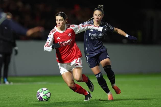 Arsenal gegen Real Madrid Frauen 19. November 2025, Boreham Wood UEFA Women™s Champions League Arsenal gegen Real Madrid Frauen Emily Fox von Arsenal und Athenea von Real Madrid Foto Charlotte Wilson Abseits Boreham Wood UK  Copyright: xCharlottexWilsonx xOffsidexOffside