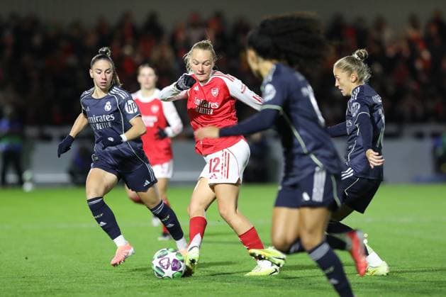 Frida Maanum of Arsenal Women on the ball during the UEFA Women s Champions League match between Arsenal Women and Real Madrid Femenino at Meadow Park, London, England on 19 November 2025. Copyright: xJoshuaxSmithx 44300004