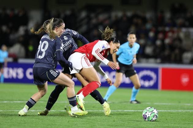 Olivia Smith of Arsenal Women is fouled during the UEFA Women s Champions League match between Arsenal Women and Real Madrid Femenino at Meadow Park, London, England on 19 November 2025. Copyright: xJoshuaxSmithx 44300007