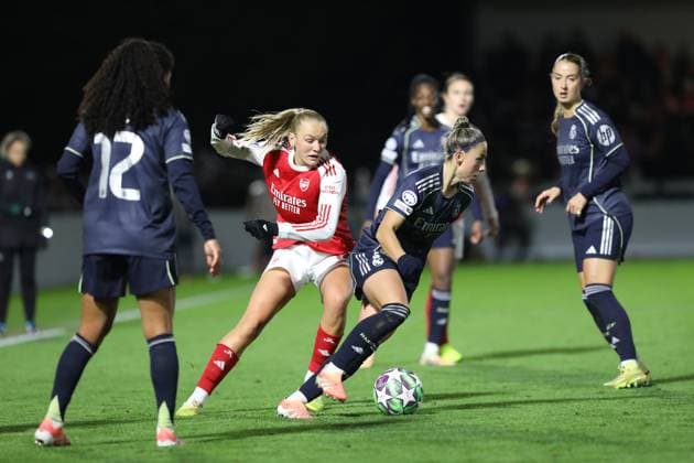 Frida Maanum of Arsenal Women challenges Athenea del Castillo of Real Madrid Femenino for the ball during the UEFA Women s Champions League match between Arsenal Women and Real Madrid Femenino at Meadow Park, London, England on 19 November 2025. Copyright: xJoshuaxSmithx 44300026
