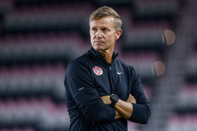 FORT LAUDERDALE - NOVEMBER 18: Canada Head Coach Jesse Marsch looks on in the second half during an International Friendly, Länderspiel, Nationalmannschaft soccer match between Canada and Venezuela at Chase Stadium in Fort Lauderdale, Florida, on November 18, 2025. (Photo by Chris Arjoon Icon Sportswire) SOCCER: NOV 18 Canada vs Venezuela EDITORIAL USE ONLY Icon25111800135