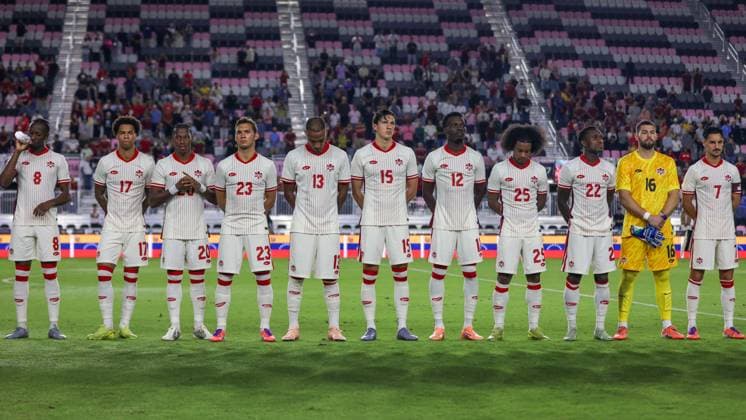 FORT LAUDERDALE - NOVEMBER 18: Canada players lineup for the National Anthems prior to an International Friendly, Länderspiel, Nationalmannschaft soccer match between Canada and Venezuela at Chase Stadium in Fort Lauderdale, Florida, on November 18, 2025. (Photo by Chris Arjoon Icon Sportswire) SOCCER: NOV 18 Canada vs Venezuela EDITORIAL USE ONLY Icon25111800160