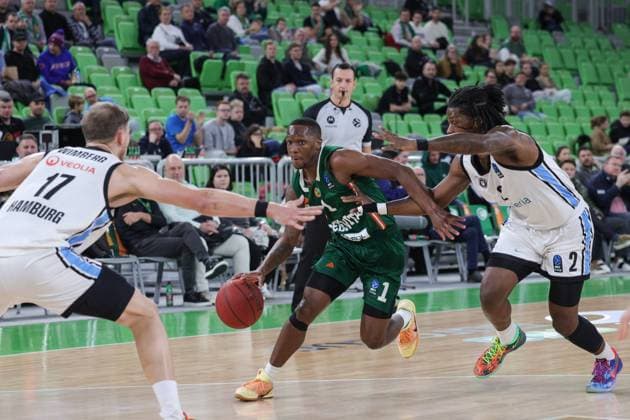 (251120) -- LJUBLJANA, Nov. 20, 2025 -- Umoja Gibson (C) of Cedevita Olimpija Ljubljana competes during the BKT Eurocup 2025 26 match between Cedevita Olimpija Ljubljana and Veolia Towers Hamburg in Ljubljana, Slovenia, Nov. 19, 2025. (Photo by Xinhua) (SP)SLOVENIA-LJUBLJANA-BASKETBALL-BKT EUROCUP-CEDEVITA OLIMPIJA LJUBLJANA VS VEOLIA TOWERS HAMBURG ZeljkoxStevanic 