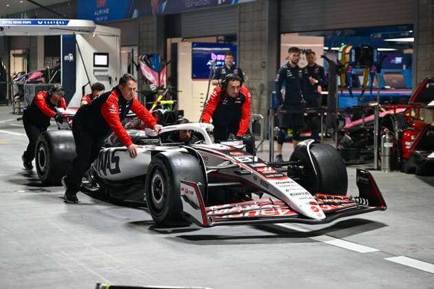 Formula 1 Grand Prix of Las Vegas 2025 - Preparations LAS VEGAS, NEVADA - NOVEMBER 19: Haas F1 team perform for practicing of changing tires ahead of Formula 1 Grand Prix 2025 of Las Vegas at Las Vegas Strip Circuit on November 19, 2025 in Las Vegas, Nevada, United States. Tayfun Coskun Anadolu Nevada United States. Editorial use only. Please get in touch for any other usage.  Copyright: x2025xAnadoluxTayfunxCoskunx