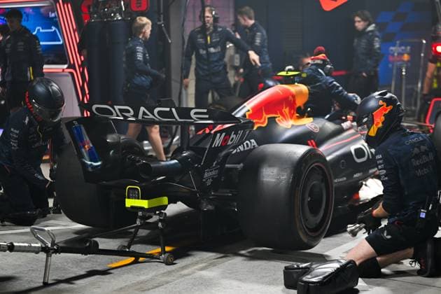 Formula 1 Grand Prix of Las Vegas 2025 - Preparations LAS VEGAS, NEVADA - NOVEMBER 19: Red Bull Racing F1 team perform for practicing of changing tires ahead of Formula 1 Grand Prix 2025 of Las Vegas at Las Vegas Strip Circuit on November 19, 2025 in Las Vegas, Nevada, United States. Tayfun Coskun Anadolu Nevada United States. Editorial use only. Please get in touch for any other usage.  Copyright: x2025xAnadoluxTayfunxCoskunx