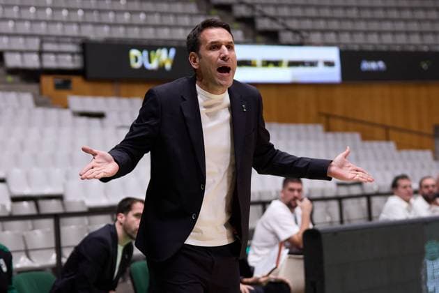 November 19, 2025, Badalona, Barcelona, Spain: Daniel Miret of Joventut Badalona during the Basketball Champions League season X game between Joventut Badalona and Hapoel Netanel Holon at Palau Olimpic de Badalona on November 19, 2025 in Badalona, Spain. Badalona Spain - ZUMAr232 20251119_zsp_r232_011 Copyright: xDavidxRamirezx