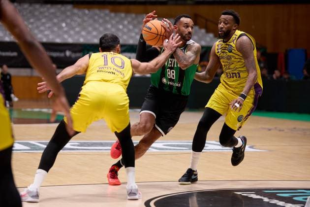 November 19, 2025, Badalona, Barcelona, Spain: Adam Hanga of Joventut Badalona in action during the Basketball Champions League season X game between Joventut Badalona and Hapoel Netanel Holon at Palau Olimpic de Badalona on November 19, 2025 in Badalona, Spain. Badalona Spain - ZUMAr232 20251119_zsp_r232_040 Copyright: xDavidxRamirezx