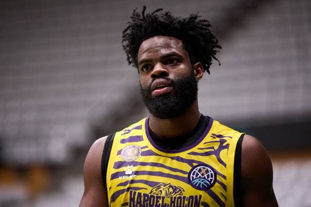 November 19, 2025, Badalona, Barcelona, Spain: Derrick Walton Jr of Hapoel Netanel Holon during the Basketball Champions League season X game between Joventut Badalona and Hapoel Netanel Holon at Palau Olimpic de Badalona on November 19, 2025 in Badalona, Spain. Badalona Spain - ZUMAr232 20251119_zsp_r232_048 Copyright: xDavidxRamirezx