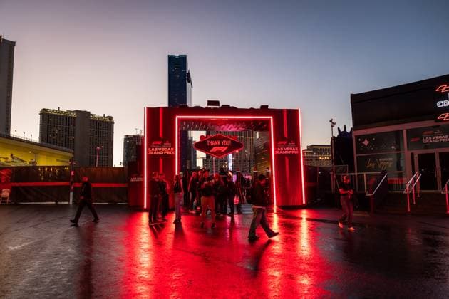 Formula 1 Heineken Las Vegas Grand Prix 2025 Thomas Cerato OVERTAKE MAXPPP - Las Vegas 20 11 2025 ambiance at the Formula 1 Heineken Las Vegas Grand Prix 2025, the 22nd round of the 2025 FIA Formula 1 World Championship, WM, Weltmeisterschaft held on the Las Vegas Strip Circuit in Las Vegas, Nevada, United States, from 19 to 22 November 2025. Las Vegas Las Vegas Strip Circuit United States  Copyright: xOVERTAKE MAXPPPxThomasxCeratox OVT202511206191 OVT202511206191