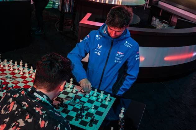 Formula 1 Heineken Las Vegas Grand Prix 2025 Thomas Cerato OVERTAKE MAXPPP - Las Vegas 20 11 2025 10 GASLY Pierre (fra), BWT Alpine F1 Team, portrait playing chess at the Formula 1 Heineken Las Vegas Grand Prix 2025, the 22nd round of the 2025 FIA Formula 1 World Championship, WM, Weltmeisterschaft held on the Las Vegas Strip Circuit in Las Vegas, Nevada, United States, from 19 to 22 November 2025. Las Vegas Las Vegas Strip Circuit United States  Copyright: xOVERTAKE MAXPPPxThomasxCeratox OVT202511206210 OVT202511206210