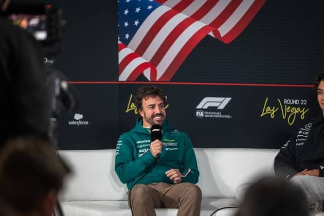 Formula 1 Heineken Las Vegas Grand Prix 2025 Thomas Cerato OVERTAKE MAXPPP - Las Vegas 20 11 2025 01 VERSTAPPEN Max (nld), Oracle Red Bull Racing, portrait & 14 ALONSO Fernando (esp), Aston Martin Aramco Cognizant, portrait & 63 RUSSELL George (gbr), Mercedes-AMG PETRONAS F1 Team, portrait press conference, PK, Pressekonferenz at the Formula 1 Heineken Las Vegas Grand Prix 2025, the 22nd round of the 2025 FIA Formula 1 World Championship, WM, Weltmeisterschaft held on the Las Vegas Strip Circuit in Las Vegas, Nevada, United States, from 19 to 22 November 2025. Las Vegas Las Vegas Strip Circuit United States Copyright: xOVERTAKE MAXPPPxThomasxCeratox OVT202511206216 OVT202511206216