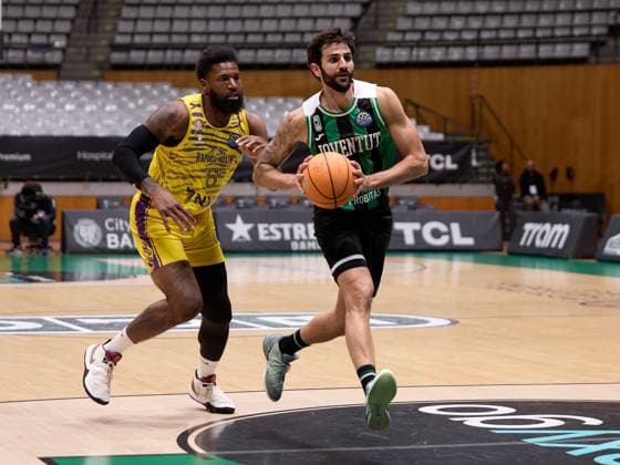 November 19, 2025, Badalona, Barcelona, Spain: Ricky Rubio of Joventut Badalona in action with Hassan Martin of Hapoel Netanel Holon during the Basketball Champions League season X game between Joventut Badalona and Hapoel Netanel Holon at Palau Olimpic de Badalona on November 19, 2025 in Badalona, Spain. Badalona Spain - ZUMAr232 20251119_zsp_r232_080 Copyright: xDavidxRamirezx
