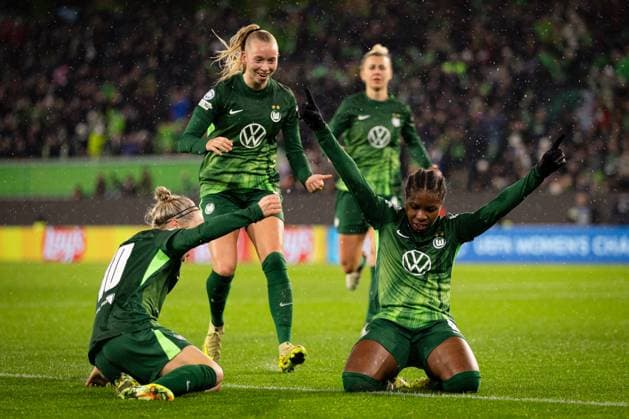 Wolfsburg v Manchester United, ManU Women, UEFA Women s Champions League, Wolfsburg, Germany Wolfsburg, Germany. 19th, November 2025. Lineth Beerensteyn (9) of Wolfsburg seen in goal celebration during the UEFA Women™s Champions League match between Wolfsburg and Manchester United at the Volkswagen Arena in Wolfsburg. Germany, Wolfsburg, Volkswagen Arena  Copyright: xGonzalesxPhoto InakixEsnaolax