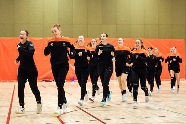 ARNHEM - Women s handball players training ahead of the World Cup, which will be held in the Netherlands and Germany. ANP BART STOUTJESDIJK xVIxANPxSportx xxANPxIVx 542568260 originalFilename: 542568260.jpg