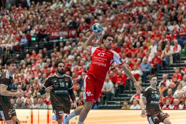 Aalborg Handball v Industria Kielce, EHF Champions League Handball, Aalborg, Denmark Aalborg, Denmark. 19th, November 2025. Marinus Munk (25) of Aalborg Handball seen in the EHF Champions League match between Aalborg Handball and Industria Kielce at Sparekassen Danmark Arena in Aalborg. Denmark, Aalborg  Copyright: xGonzalesxPhoto MadsxAndersenx
