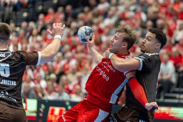 Aalborg Handball v Industria Kielce, EHF Champions League Handball, Aalborg, Denmark Aalborg, Denmark. 19th, November 2025. Thomas Arnoldsen (L) of Aalborg Handball and Theo Monar (R) of Industria Kielce seen during the EHF Champions League match between Aalborg Handball and Industria Kielce at Sparekassen Danmark Arena in Aalborg. Denmark, Aalborg  Copyright: xGonzalesxPhoto MadsxAndersenx