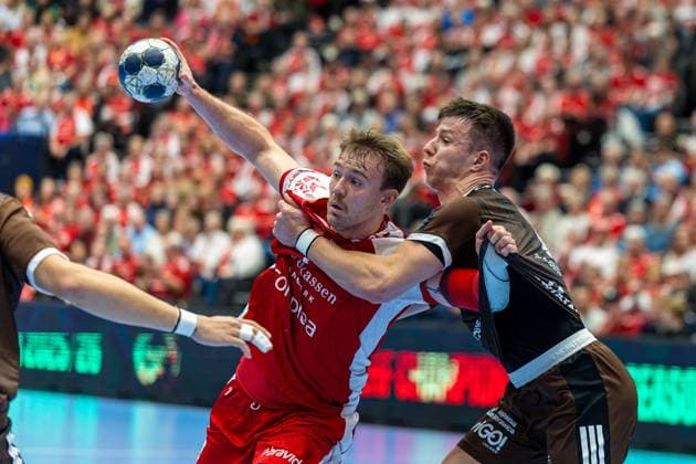 Aalborg Handball v Industria Kielce, EHF Champions League Handball, Aalborg, Denmark Aalborg, Denmark. 19th, November 2025. Thomas Arnoldsen (7) of Aalborg Handball and Michal Olejniczak (5) of Industria Kielce seen in the EHF Champions League match between Aalborg Handball and Industria Kielce at Sparekassen Danmark Arena in Aalborg. Denmark, Aalborg  Copyright: xGonzalesxPhoto MadsxAndersenx