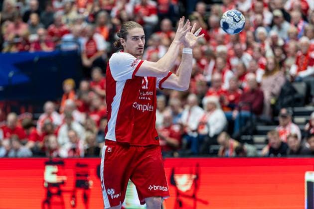 Aalborg Handball v Industria Kielce, EHF Champions League Handball, Aalborg, Denmark Aalborg, Denmark. 19th, November 2025. Juri Knorr (21) of Aalborg Handball seen in the EHF Champions League match between Aalborg Handball and Industria Kielce at Sparekassen Danmark Arena in Aalborg. Denmark, Aalborg  Copyright: xGonzalesxPhoto MadsxAndersenx