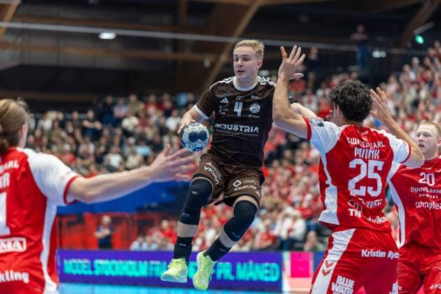 Aalborg Handball v Industria Kielce, EHF Champions League Handball, Aalborg, Denmark Aalborg, Denmark. 19th, November 2025. Piotr Jedraszczyk (4) of Industria Kielce seen during the EHF Champions League match between Aalborg Handball and Industria Kielce at Sparekassen Danmark Arena in Aalborg. Denmark, Aalborg  Copyright: xGonzalesxPhoto MadsxAndersenx