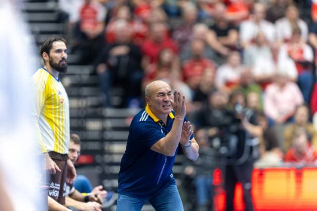 Aalborg Handball v Industria Kielce, EHF Champions League Handball, Aalborg, Denmark Aalborg, Denmark. 19th, November 2025. Head coach Talant Dujsjebajev of Industria Kielce seen during the EHF Champions League match between Aalborg Handball and Industria Kielce at Sparekassen Danmark Arena in Aalborg. Denmark, Aalborg  Copyright: xGonzalesxPhoto MadsxAndersenx