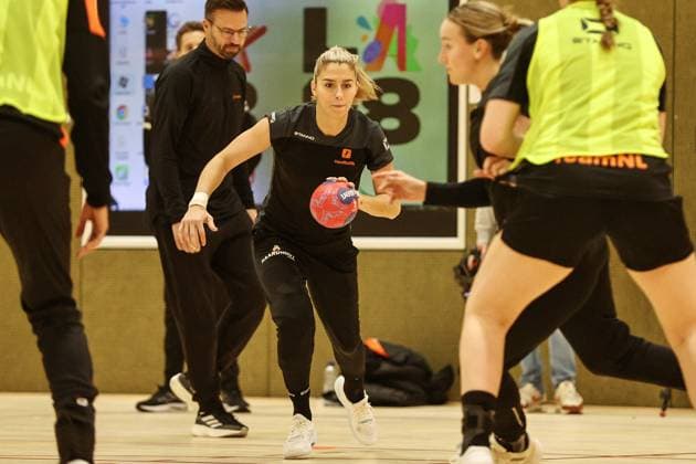 ARNHEM - Handball player Estavana Polman during a Dutch women s handball training session ahead of the World Championships being held in the Netherlands and Germany. ANP BART STOUTJESDIJK xVIxANPxSportx xxANPxIVx 542571776 originalFilename: 542571776.jpg