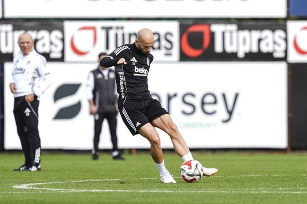 Ahead of Besiktas v Samsunspor - Turkish Super Lig ISTANBUL, TURKIYE - NOVEMBER 20: Vaclav Cerny of Besiktas attends the training session ahead of the Turkish Super Lig week 13 match between Besiktas and Samsunspor at the BJK Nevzat Demir Facilities in Istanbul, Turkiye on November 20, 2025. Agit Erdi Ulukaya Anadolu Istanbul Turkey. Editorial use only. Please get in touch for any other usage.  Copyright: x2025xAnadoluxAgitxErdixUlukayax
