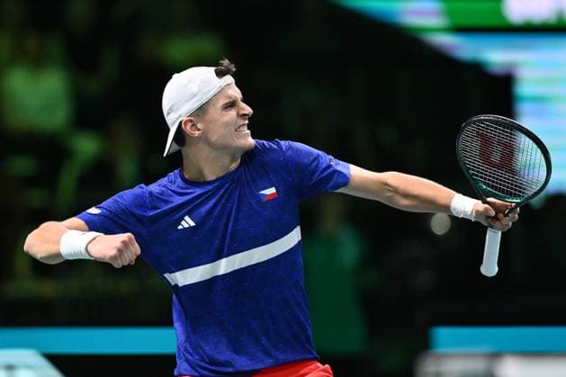 TENNIS - Internazionali di Tennis - Davis Cup - Final Eight Jakub Mensik of Czechia in action during the Davis Cup Quarter-Final match between Pablo Carreno Busta of Spain and Jakub Mensik of Czechia at Supertennis Arena - Bolognafiere on November 20, 2025 in Bologna, Italy Bologna Italy  Copyright: xIPAxSport ABACAx