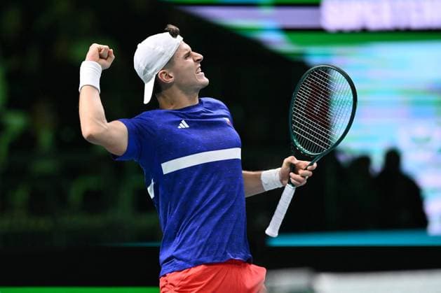 TENNIS - Internazionali di Tennis - Davis Cup - Final Eight Jakub Mensik of Czechia in action during the Davis Cup Quarter-Final match between Pablo Carreno Busta of Spain and Jakub Mensik of Czechia at Supertennis Arena - Bolognafiere on November 20, 2025 in Bologna, Italy Bologna Italy  Copyright: xIPAxSport ABACAx