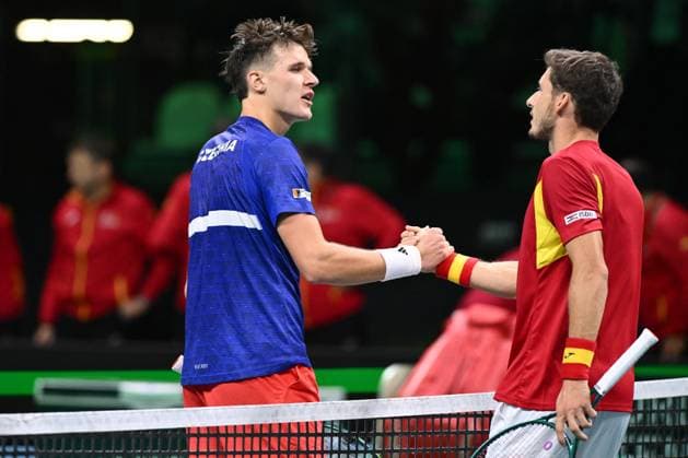 TENNIS - Internazionali di Tennis - Davis Cup - Final Eight Jakub Mensik of Czechia and Pablo Carreno Busta of Spain during the Davis Cup Quarter-Final match between Pablo Carreno Busta of Spain and Jakub Mensik of Czechia at Supertennis Arena - Bolognafiere on November 20, 2025 in Bologna, Italy Bologna Italy  Copyright: xIPAxSport ABACAx