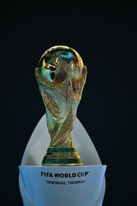 FIFA World Cup, WM, Weltmeisterschaft, Fussball Original Trophy ZURICH, SWITZERLAND - NOVEMBER 20: FIFA World Cup Original Trophy is seen ahead of the FIFA World Cup 26 play-offs draws on November 20, 2025 in Zurich, Switzerland. Mustafa Yalcin Anadolu Zurich Switzerland. Editorial use only. Please get in touch for any other usage.  Copyright: x2025xAnadoluxMustafaxYalcinx