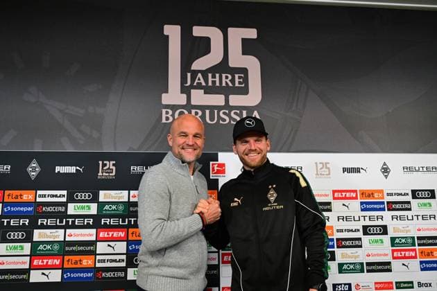 20 11 2025 Moenchengladbach Fussball, Herren, Saison 2025 2026, Pressekonferenz Borussia Moenchengladbach vor Heidenheim und Vertragsverlaengerung Eugen Polanski v li Rouven Schroeder Head of Sports, Gladbach , Eugen Polanski Cheftrainer Gladbach DFL regulations prohibit any use of photographs as image sequences and or quasi video Borussia Park NRW Deutschland