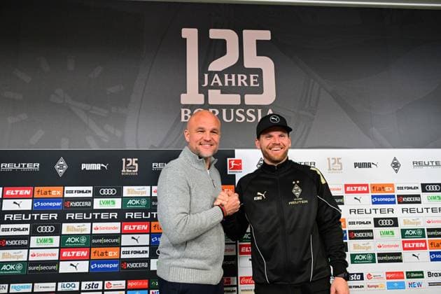 20 11 2025 Moenchengladbach Fussball, Herren, Saison 2025 2026, Pressekonferenz Borussia Moenchengladbach vor Heidenheim und Vertragsverlaengerung Eugen Polanski v li Rouven Schroeder Head of Sports, Gladbach , Eugen Polanski Cheftrainer Gladbach DFL regulations prohibit any use of photographs as image sequences and or quasi video Borussia Park NRW Deutschland