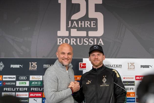 20 11 2025, Football Borussia Moenchengladbach, Press conference on Eugen Polanskis contract extension and the away match at 1 FC Heidenheim in the press room at Borussia Park in Moenchengladbach Rouven Schroeder Borussia Moenchengladbach, Head of Sport and Eugen Polanski Borussia Moenchengladbach, Coach before the press conference Important note In accordance with the regulations of the DFL German Football League and the DFB German Football Association, it is prohibited to use or have used photographs taken in the stadium or of the match in the form of sequential images or video-like photo series Foto Kirchner Media TH Copyright: xKirchner-Media THx