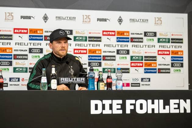 20 11 2025, Football Borussia Moenchengladbach, Press conference on the contract extension of Eugen Polanski and the away match at 1 FC Heidenheim in the press room at Borussia Park in Moenchengladbach Eugen Polanski Borussia Moenchengladbach, Coach at the press conference Important note In accordance with the regulations of the DFL German Football League and the DFB German Football Association, it is prohibited to utilize or have utilized photographs taken in the stadium and or of the match in the form of sequential images and or video-like photo series Foto Kirchner Media TH Copyright: xKirchner-Media THx