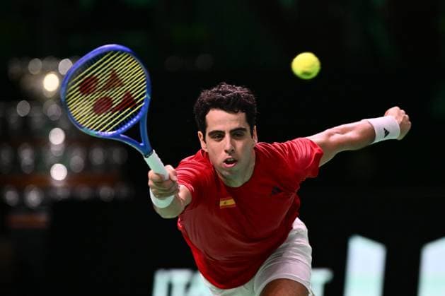 Jaume Munar Clar of Spain in action during the Davis Cup Quarter-Final match between Jaume Munar Clar of Spain and Jiri Lehecka of Czechia at Supertennis Arena - Bolognafiere on November 20, 2025 in Bologna, Italy  Copyright: xDomenicoxCippitelli IPAxSportx xipa-agency.netx xx IPA_68167067 IPA_Agency_IPA68167067