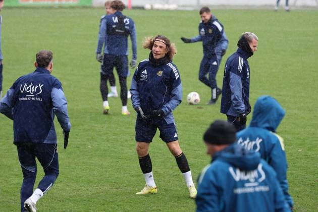 20 11 2025, xrekx, Fußball 3 Liga, 1 FC Saarbrücken Training v l Tim Civeja 1 FC Saarbruecken DFL DFB REGULATIONS PROHIBIT ANY USE OF PHOTOGRAPHS as IMAGE SEQUENCES and or QUASI VIDEO Saarbrücken