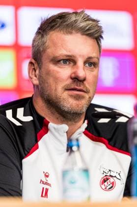 1 Soccer Bundesliga 1 FC Cologne Press Conference 20 11 2025 Lukas Kwasniok Coach 1 FC Cologne 1 Soccer Bundesliga Press Conference 1 FC Cologne before the home match against Eintracht Frankfurt Cologne, RheinEnergieStadion, 20 11 2025 Copyright: xBEAUTIFULxSPORTS Wunderlx