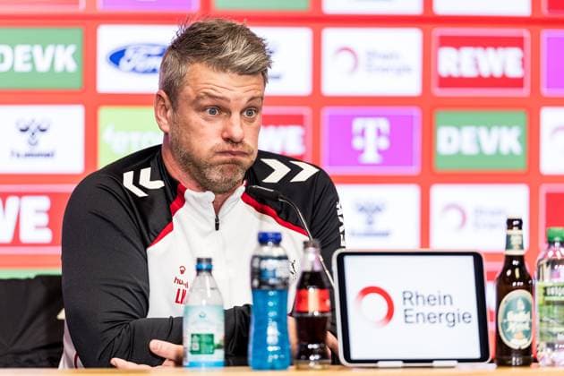 1 Soccer Bundesliga 1 FC Cologne Press Conference 20 11 2025 Lukas Kwasniok Coach 1 FC Cologne Mimic, puffs his cheeks 1 Soccer Bundesliga Press Conference 1 FC Cologne before the home match against Eintracht Frankfurt Cologne, RheinEnergieStadion, 20 11 2025 Copyright: xBEAUTIFULxSPORTS Wunderlx