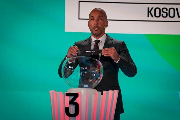 Football FIFA World Cup Qualification Europe 2025 26 Playoff Draw Home of FIFA Zurich, Switzerland Martin Dahlin FIFA Legend draws Kosovo Zurich Canton of Zurich Switzerland Copyright: xJOERANxSTEINSIEKx