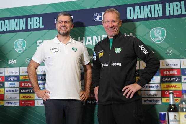 DAIKIN HBL presentation of the new head coach of SC DHfK Leipzig, 20 11 25 Managing Director Karsten Günther SC DHfK Leipzig with head coach Frank Carstens SC DHfK Leipzig right handball, DAIKIN HBL, 1 Bundesliga, season 2025 2026, Press conference of SC DHfK Leipzig for the presentation of the new head coach on 20 11 25 in the Quarterback Immobilien Arena Leipzig Copyright: xBEAUTIFULxSPORTS JanxKaeferx
