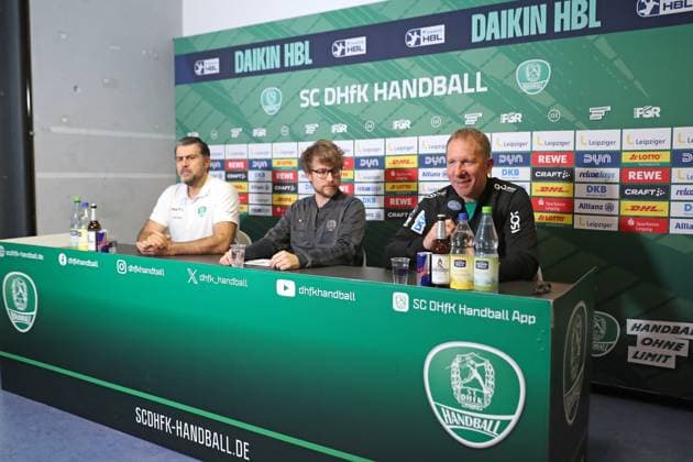 DAIKIN HBL Presentation of the new head coach of SC DHfK Leipzig, 20 11 25 Head coach Frank Carstens SC DHfK Leipzig right Handball, DAIKIN HBL, 1 Bundesliga, Season 2025 2026, Press conference of SC DHfK Leipzig for the presentation of the new head coach on 20 11 25 in the Quarterback Immobilien Arena Leipzig Copyright: xBEAUTIFULxSPORTS JanxKaeferx