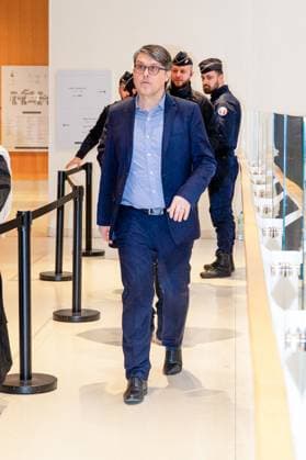 Procès de Didier Deschamps VS Daniel Riolo au Tribunal de Paris 17 , le 20 novembre 2025. - Arrivées au tribunal correctionnel de Paris en marge du procès en diffamation entre Didier Deschamps et Daniel Riolo. Le procès en diffamation opposant Didier Deschamps à Daniel Riolo s’est ouvert le 20 novembre 2025 devant la XVIIe chambre du tribunal correctionnel de Paris : Didier Deschamps reproche à Daniel Riolo d’avoir qualifié de « menteur » à propos de la blessure de Karim Benzema lors de la coupe du monde de football en 2022. France, le 20 novembre 2025. Pierre Perusseau Bestimage Arrivals at the Paris Criminal Court on the sidelines of the defamation trial between Didier Deschamps and Daniel Riolo. The defamation trial between Didier Deschamps and Daniel Riolo opened on November 20, 2025, before the 17th chamber of the Paris Criminal Court. Didier Deschamps accuses Daniel Riolo of having called him a liar regarding Karim Benzema s injury during the 2022 FIFA World Cup, WM, Weltmeisterschaft, Fussball France, November 20, 2025. Paris France  Copyright: xPierrexPerusseaux xBestimagexPierrexPerusseaux xBestimagex