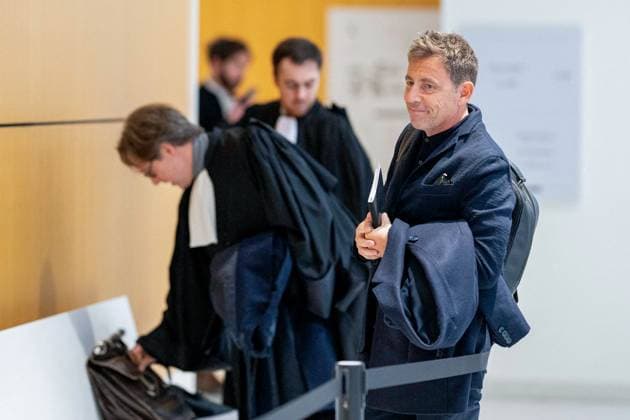 Daniel Riolo - Arrivées au tribunal correctionnel de Paris en marge du procès en diffamation entre Didier Deschamps et Daniel Riolo. Le procès en diffamation opposant Didier Deschamps à Daniel Riolo s’est ouvert le 20 novembre 2025 devant la XVIIe chambre du tribunal correctionnel de Paris : Didier Deschamps reproche à Daniel Riolo d’avoir qualifié de « menteur » à propos de la blessure de Karim Benzema lors de la coupe du monde de football en 2022. France, le 20 novembre 2025. Pierre Perusseau Bestimage Arrivals at the Paris Criminal Court on the sidelines of the defamation trial between Didier Deschamps and Daniel Riolo. The defamation trial between Didier Deschamps and Daniel Riolo opened on November 20, 2025, before the 17th chamber of the Paris Criminal Court. Didier Deschamps accuses Daniel Riolo of having called him a liar regarding Karim Benzema s injury during the 2022 FIFA World Cup, WM, Weltmeisterschaft, Fussball France, November 20, 2025. Paris France  Copyright: xPierrexPerusseaux xBestimagexPierrexPerusseaux xBestimagex